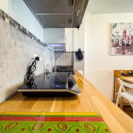 Apartment 4810 Centre