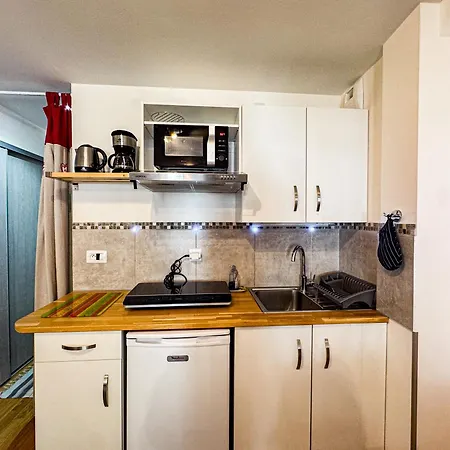 4810 Centre 公寓 *